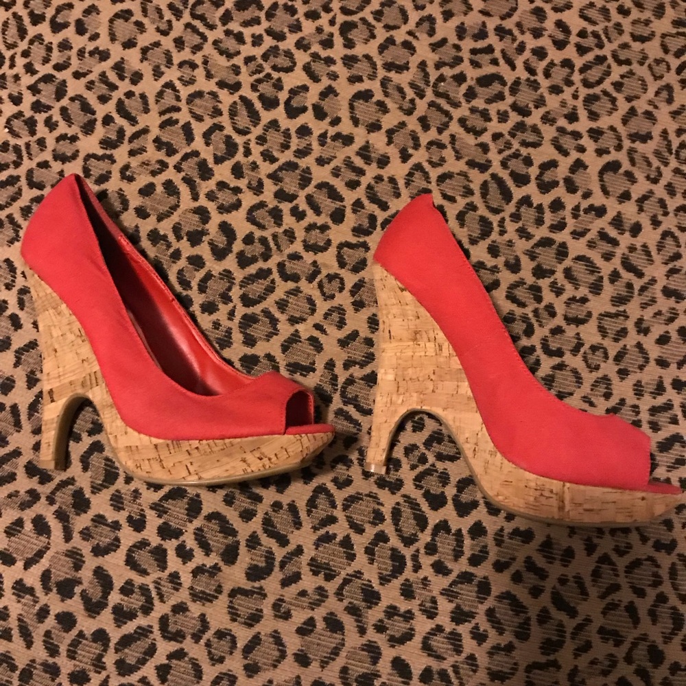 Hot red pinup vlv platform heels 7.5